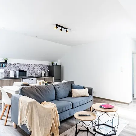 Central, Near Main Train Station, Supermarket, Train, Vahrenwalder Daire *