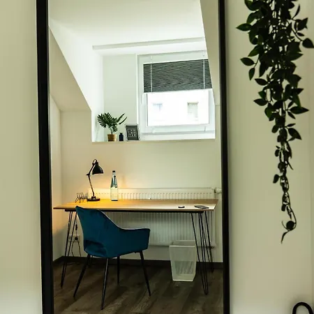 Central, Near Main Train Station, Supermarket, Train, Vahrenwalder Daire Hannover